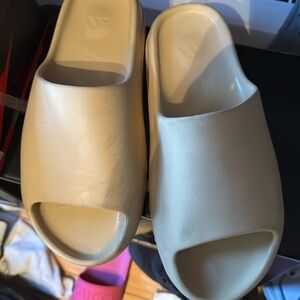 Yeezy Slide